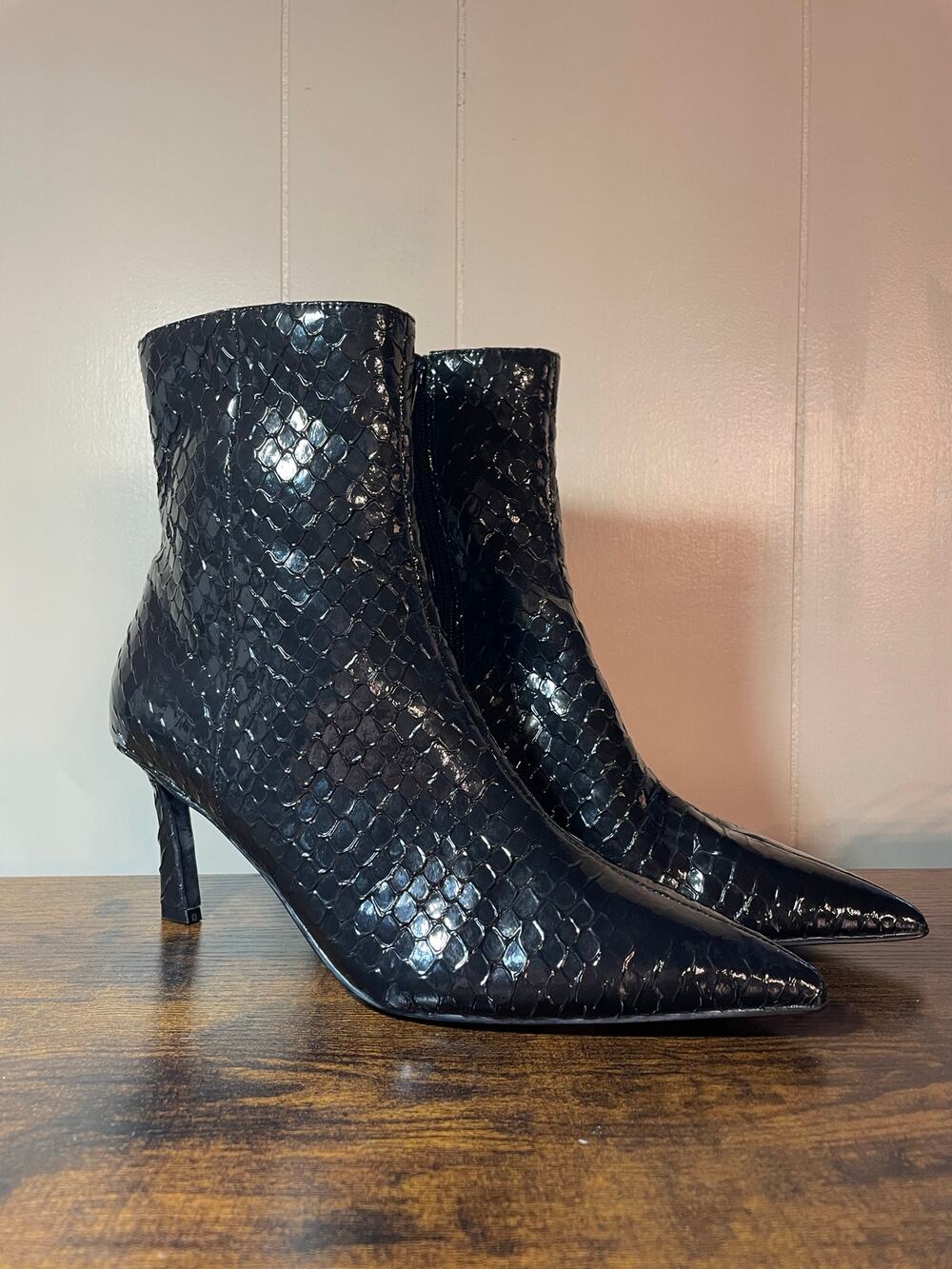Steve Madden Leena Vegan Snakeskin Leather Pointed Toe Heeled Bootie sz 9.5 NWT